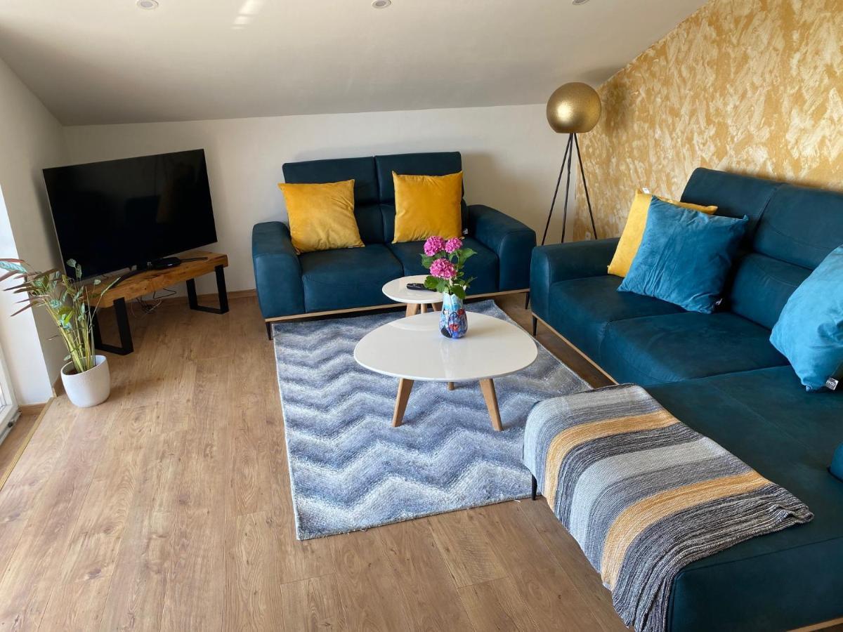 Andrea, Premium Three Bedroom Apartment, Entire Floor كاستاف المظهر الخارجي الصورة