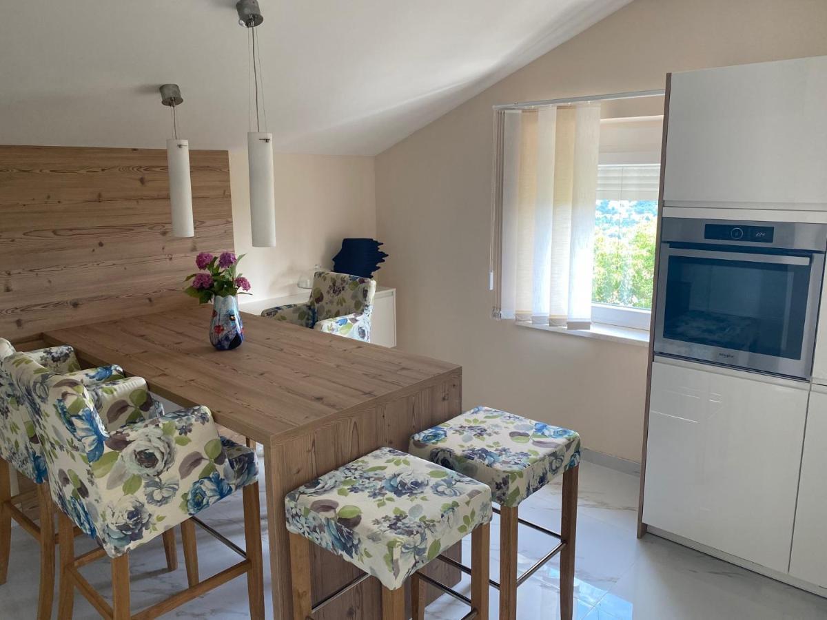 Andrea, Premium Three Bedroom Apartment, Entire Floor كاستاف المظهر الخارجي الصورة