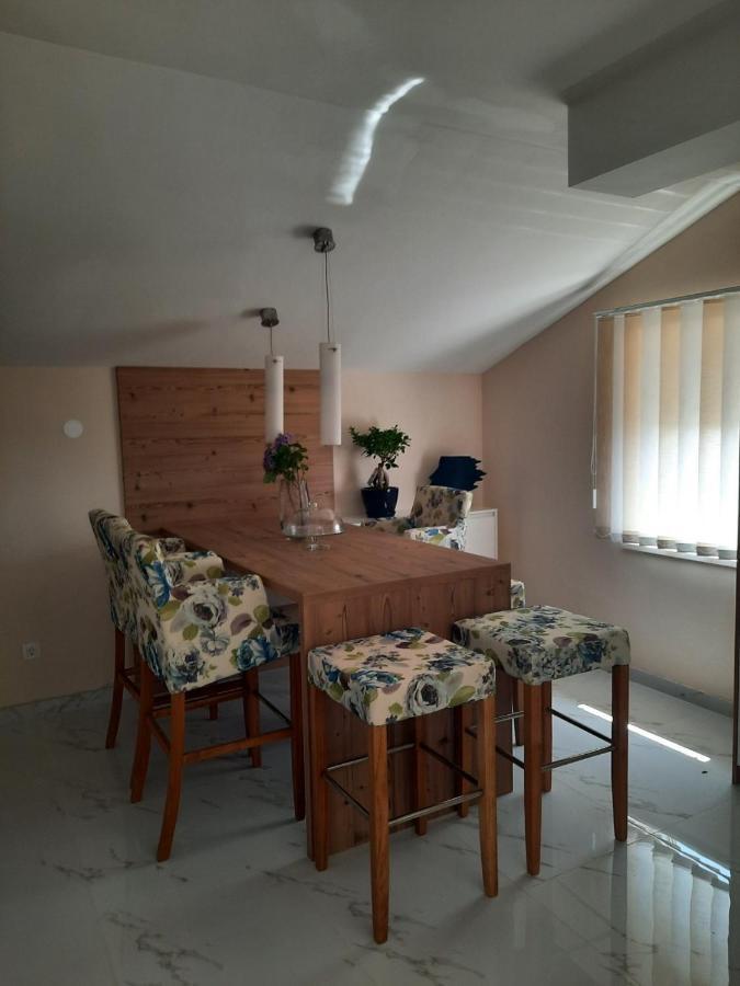 Andrea, Premium Three Bedroom Apartment, Entire Floor كاستاف المظهر الخارجي الصورة